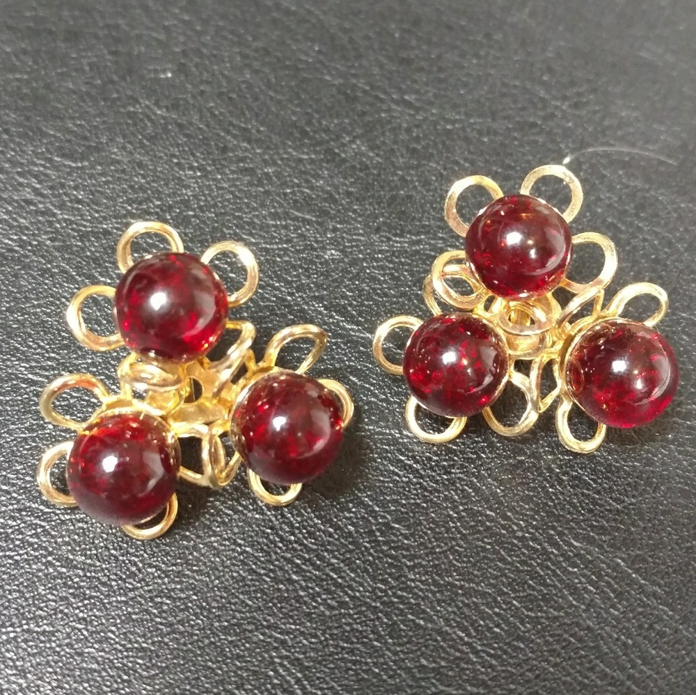 Vintage gold & garnet colored screw back earrings